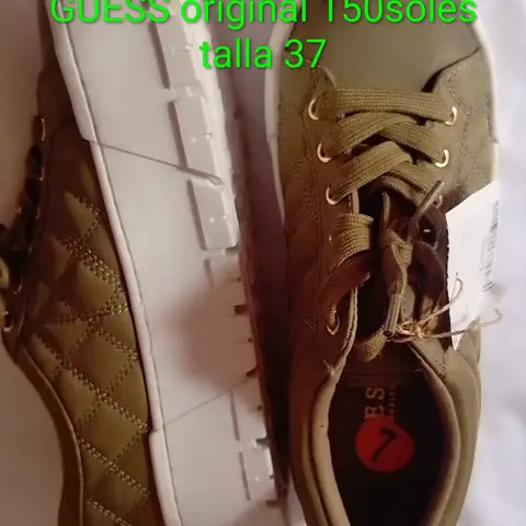Zapatillas Guess casuales beige con suela gruesa tipo plataforma