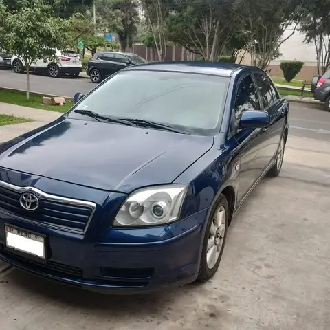Toyota Avensis Sedán Azul 2005